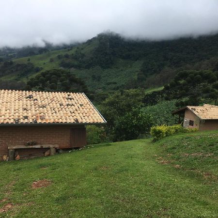 Villa Abrigo De Montanha - Berghuette São Bento do Sapucaí Esterno foto