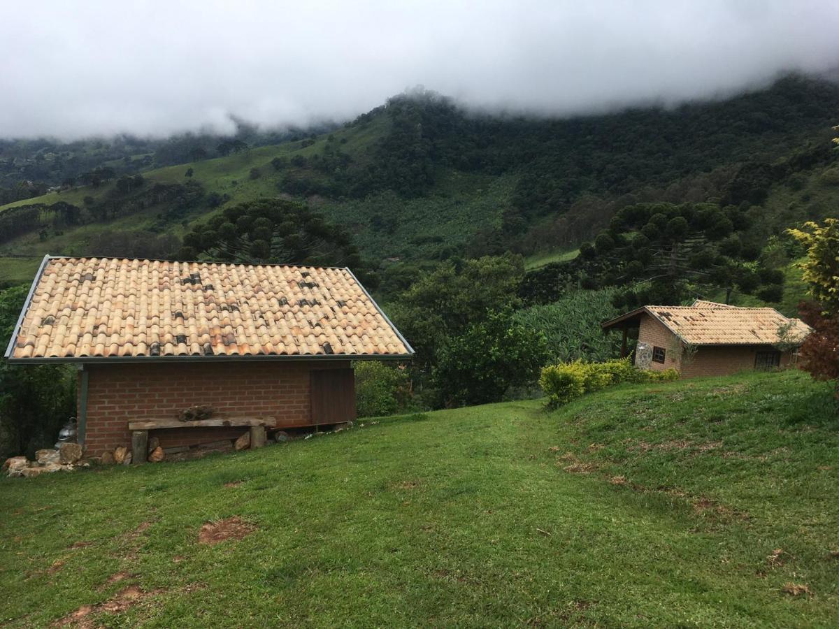 Villa Abrigo De Montanha - Berghuette São Bento do Sapucaí Esterno foto